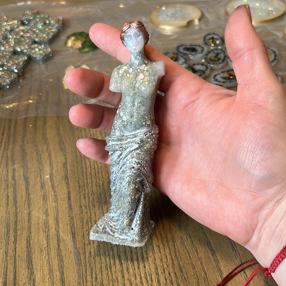 Venus/Aphrodite goddess statue custom materials in resin and painting